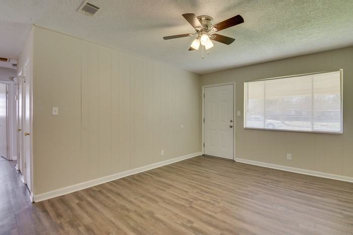 1915 Dianne Drive - Photo 3 of 11