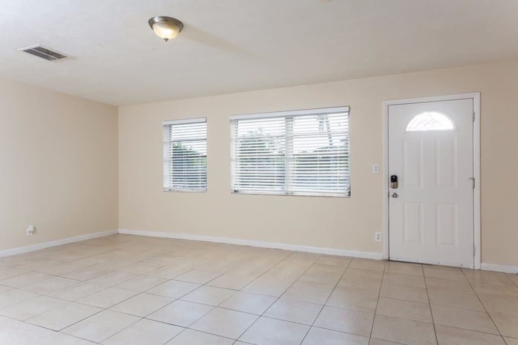 1540 Sw 36th Way - Photo 3 of 21