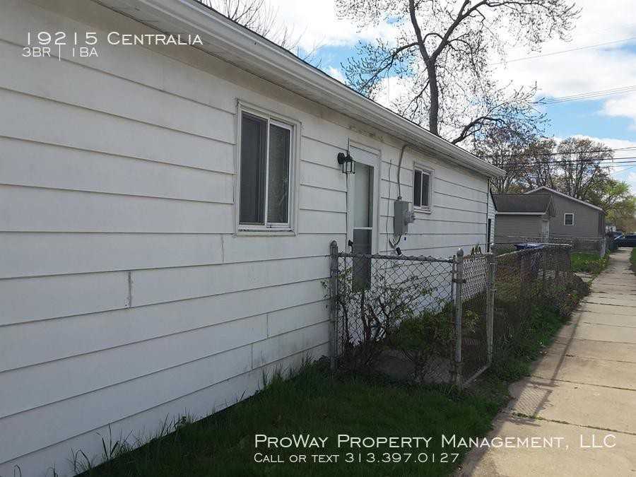 19215 Centralia - Photo 2 of 11