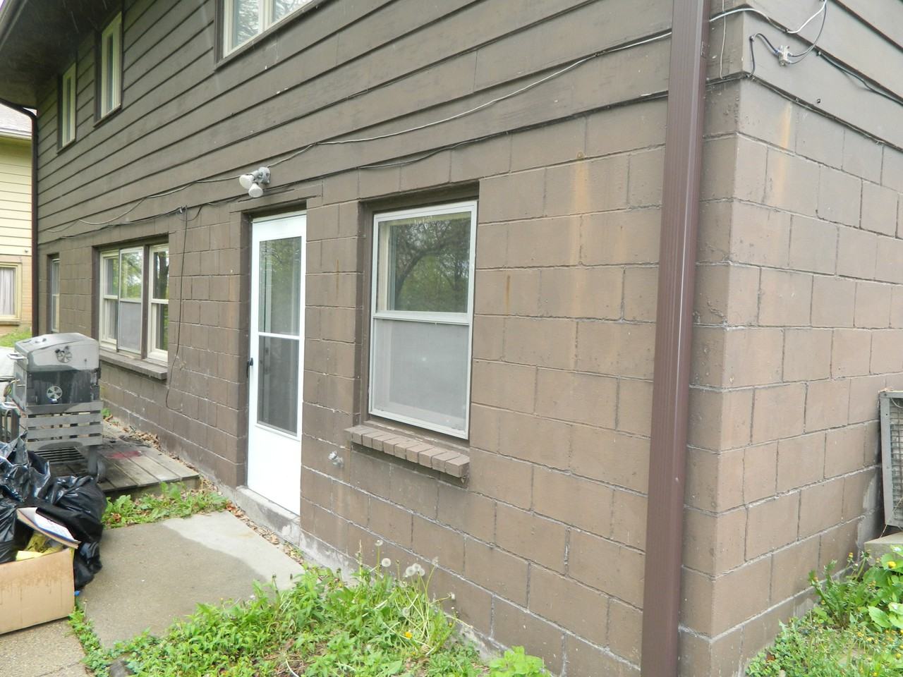 3933 Oakshire Rd - Photo 2 of 14