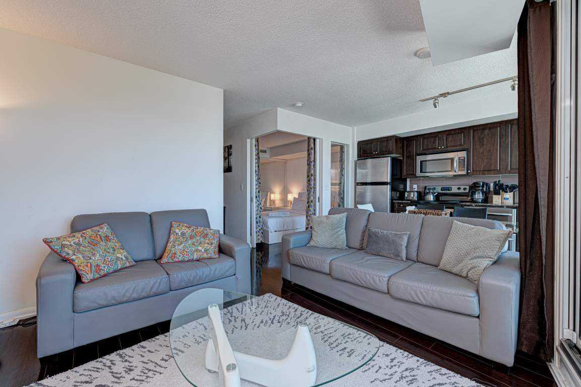 1262 - 209 Fort York Blvd, Toronto - Photo 2 of 17