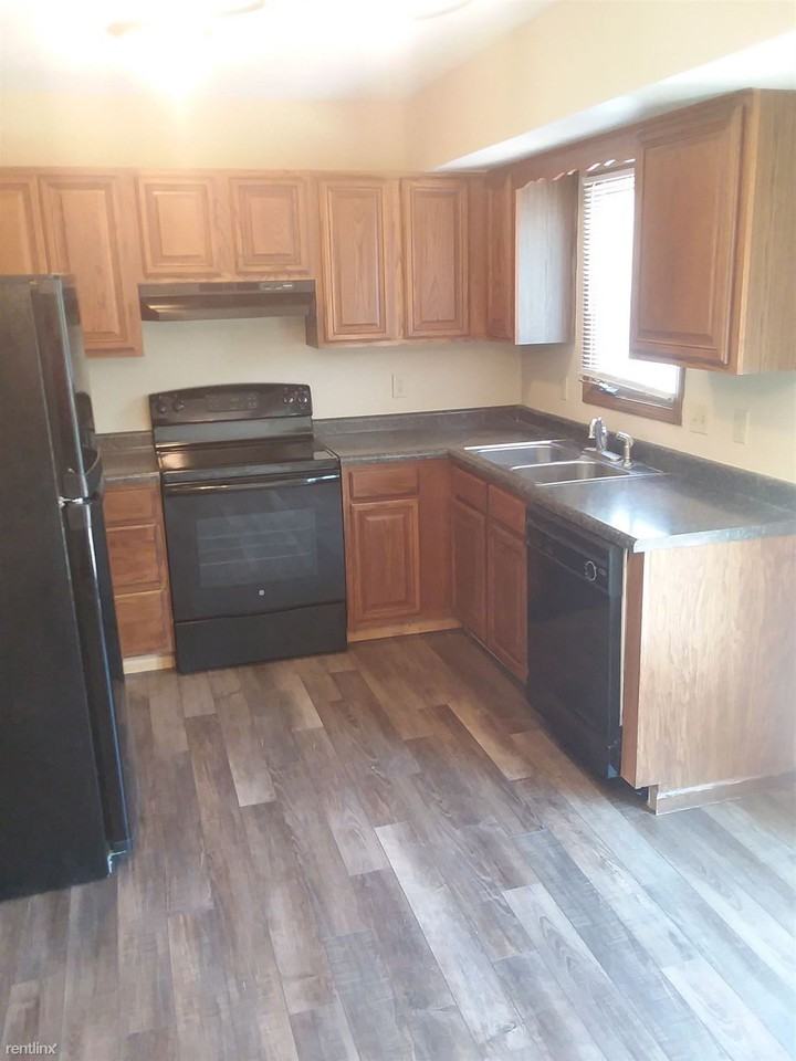 1642 Sw 14th St - Photo 2 of 15