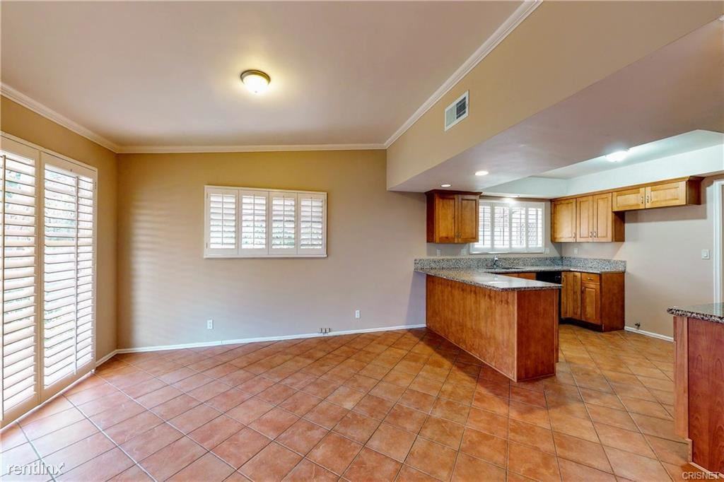 18600 Celtic St - Photo 3 of 12