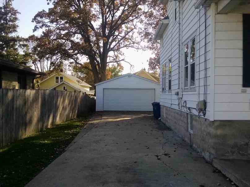 143 Brockway Ave - Photo 2 of 3
