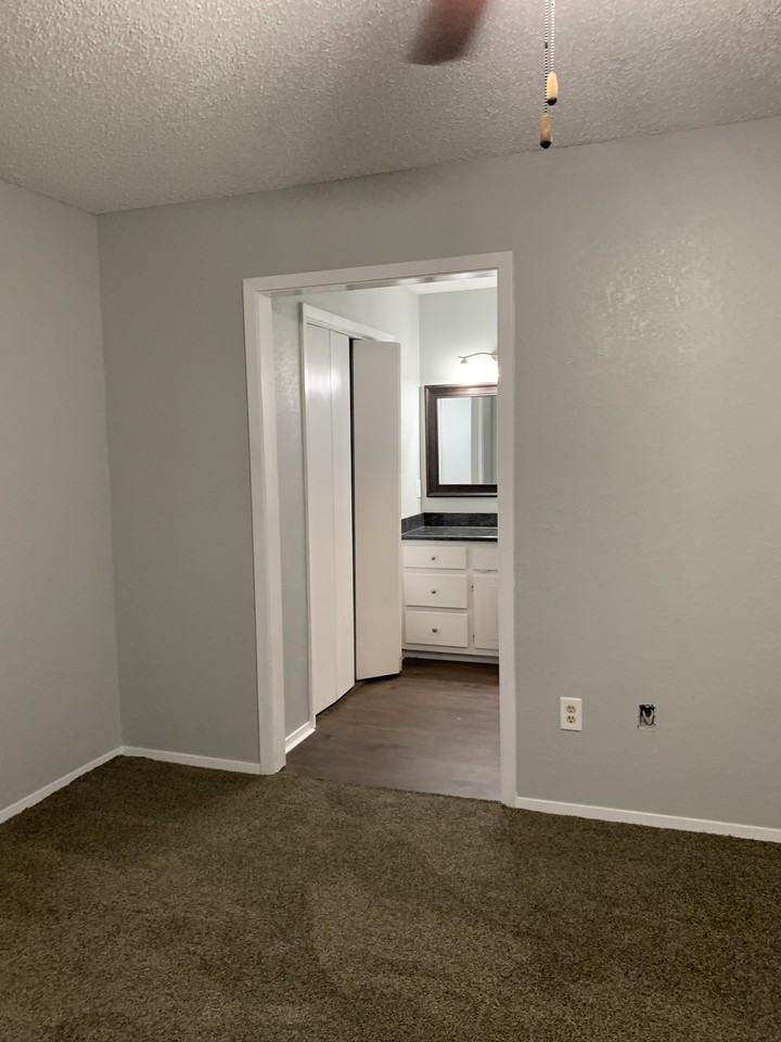 208 Crestwood Dr - Photo 3 of 7