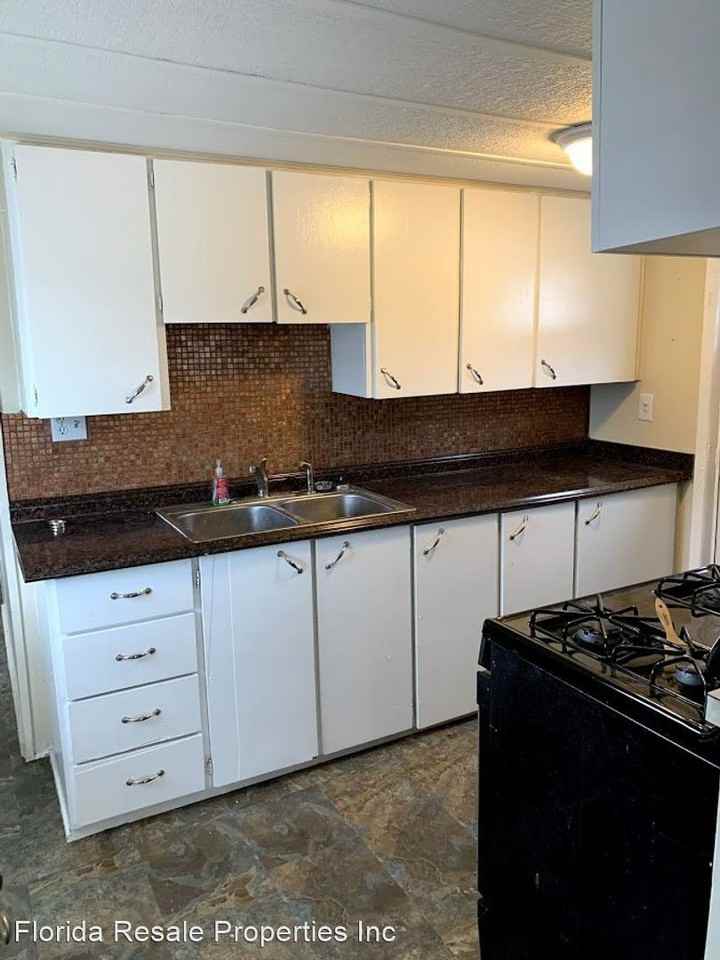 333 Lantern Ln - Photo 3 of 10