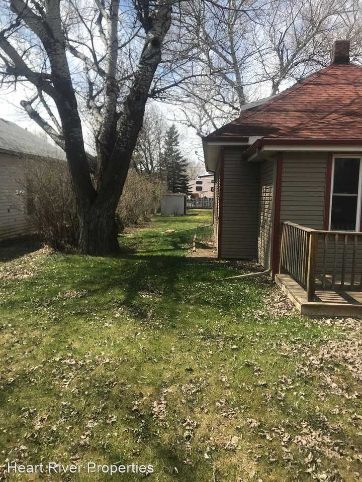 209 5th St Ne - Photo 2 of 22