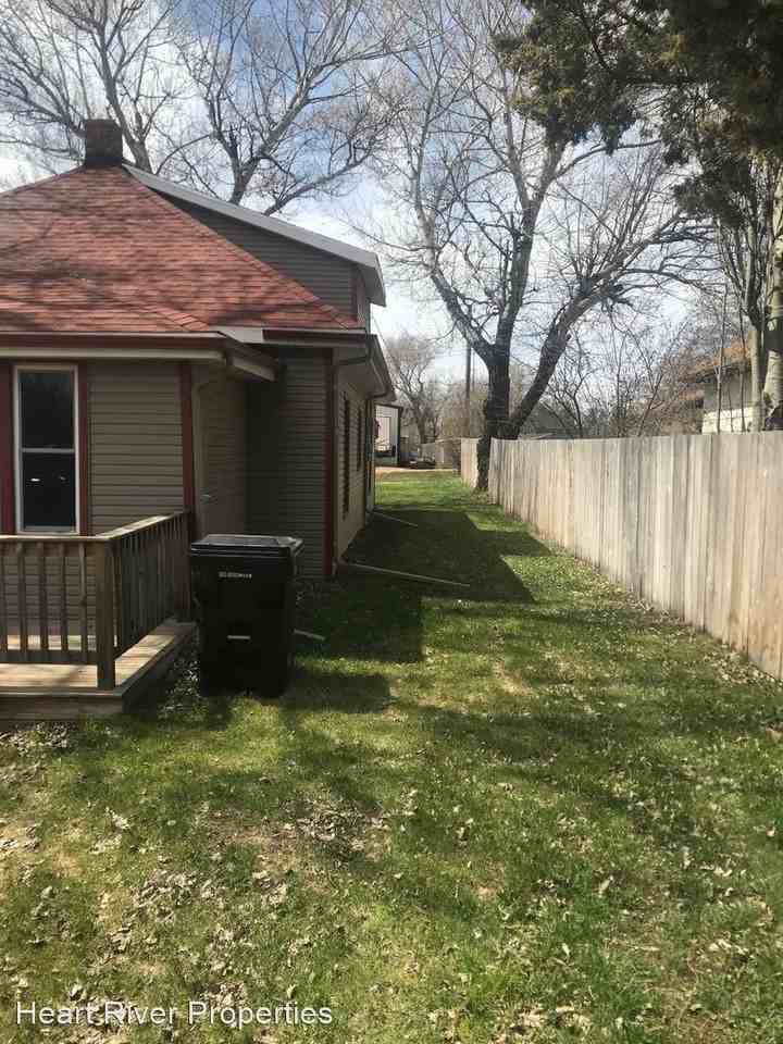209 5th St Ne - Photo 3 of 22
