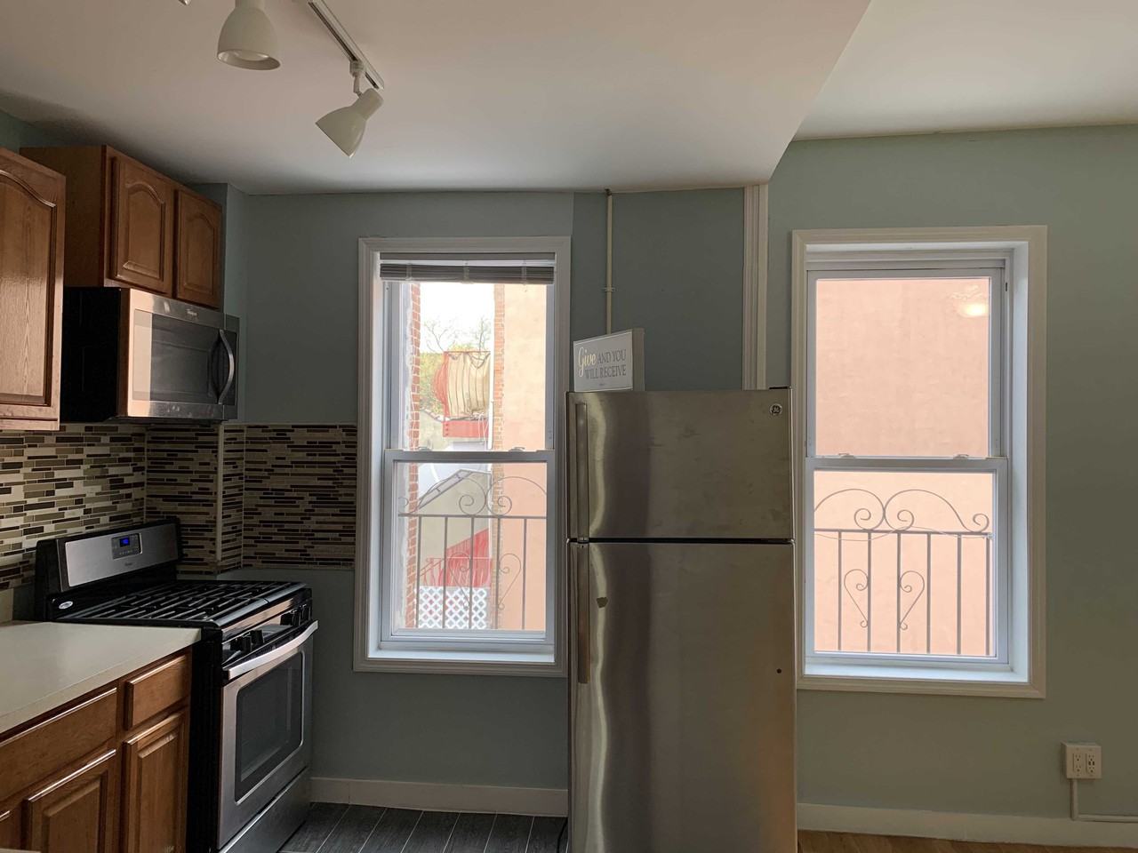 3203 Church Ave - Photo 2 of 10