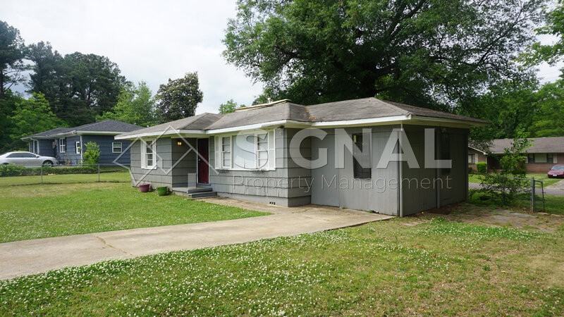 1052 Apple St - Photo 3 of 22