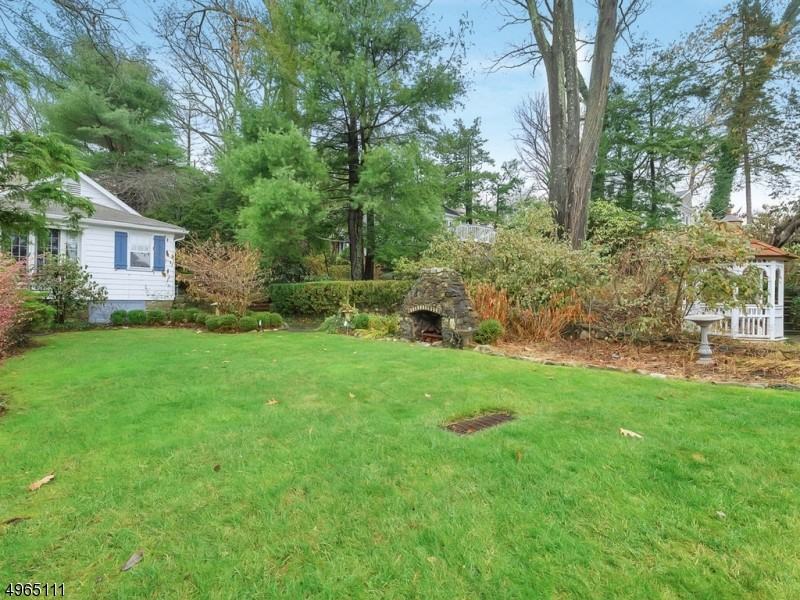 332 Lakeside Ave - Photo 2 of 11