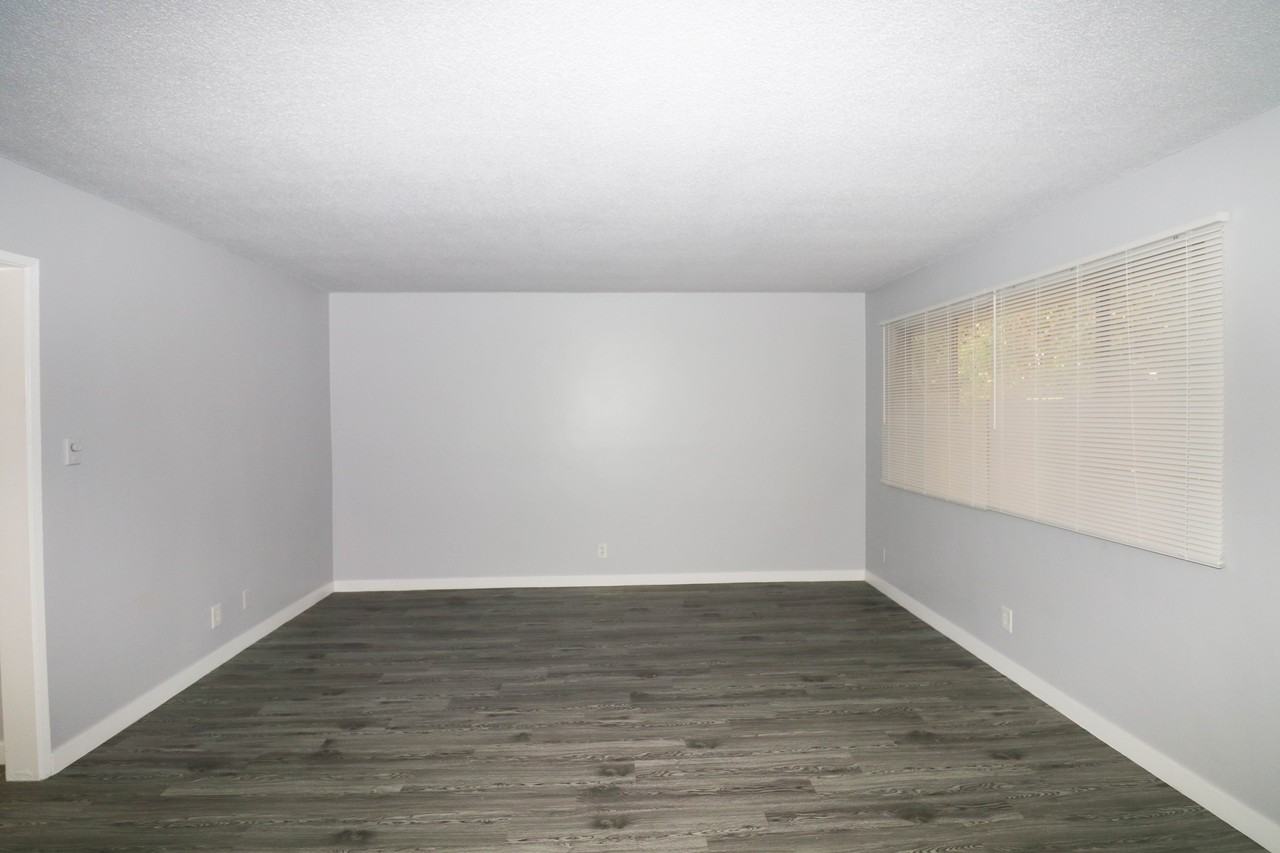 645 Lime Avenue #4 - Photo 3 of 18