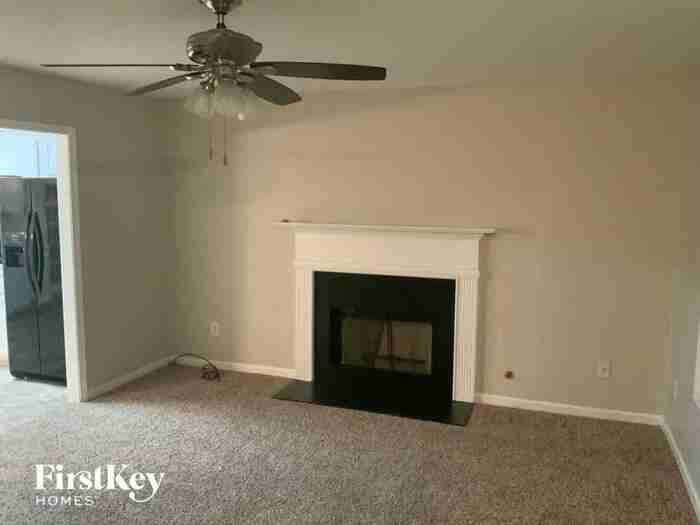 410 Hillcrest Cmns - Photo 3 of 8