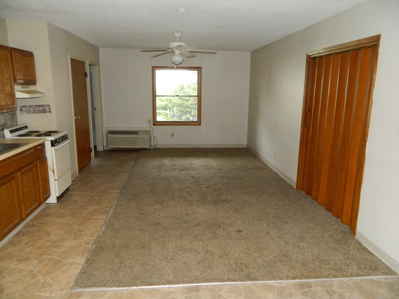 1324 22nd St - Photo 2 of 6