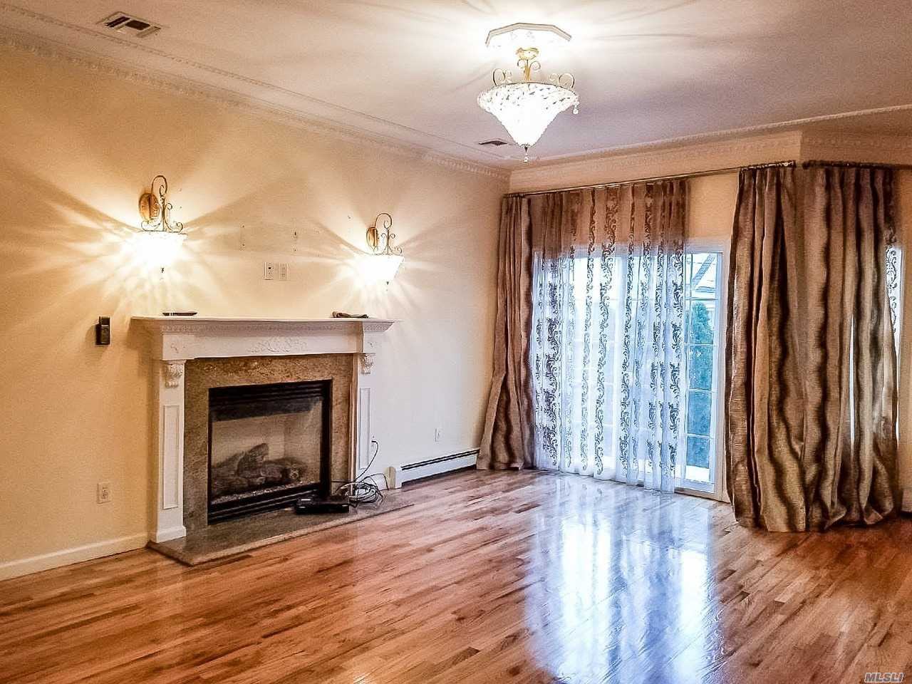 76 Conklin Ave - Photo 2 of 10