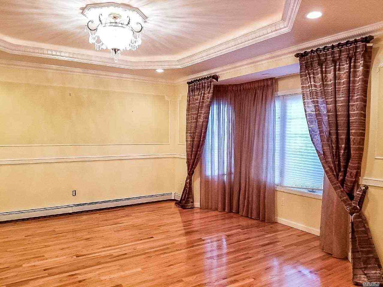 76 Conklin Ave - Photo 3 of 10