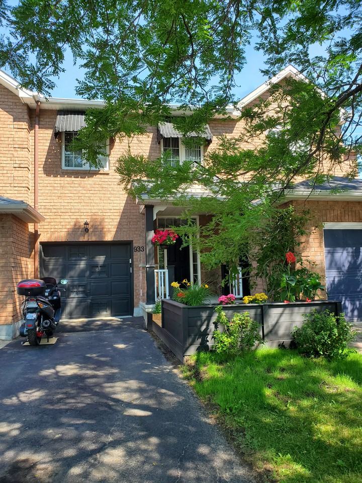 933 Markwick Crescent - Photo 2 of 22