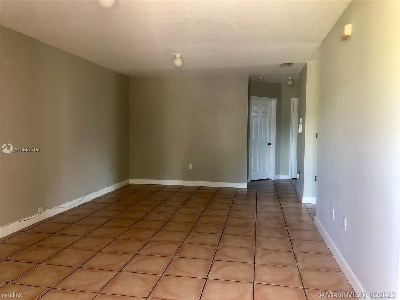 10101 W Indigo St - Photo 2 of 14