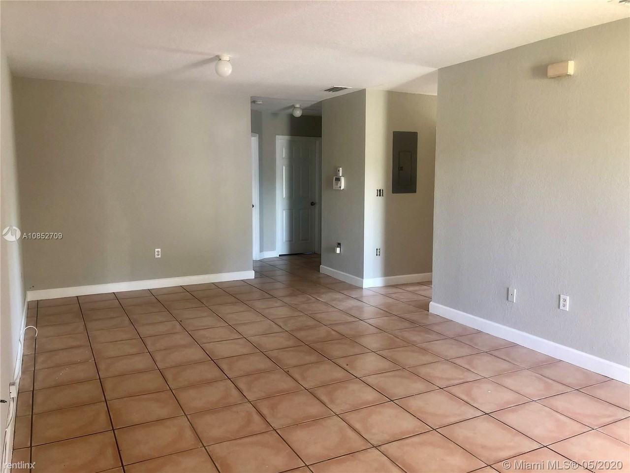 10101 W Indigo St - Photo 3 of 14