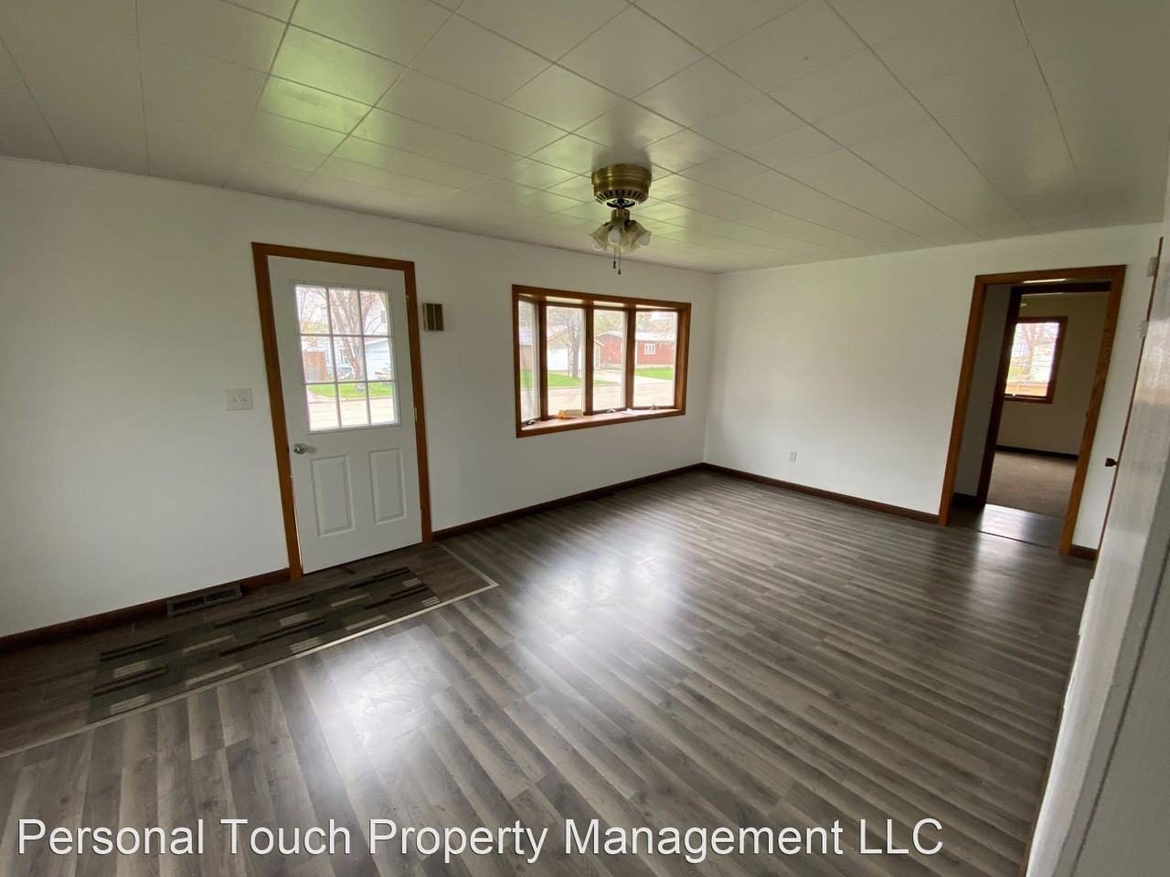 307 2nd Ave Se - Photo 2 of 15