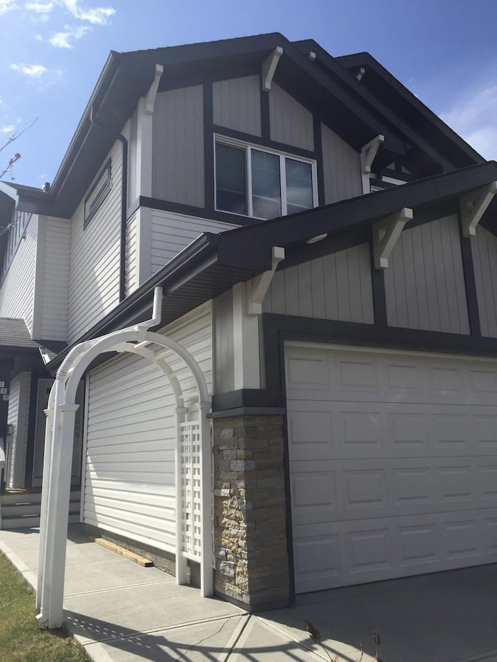 197 Santana Cres - Photo 3 of 3