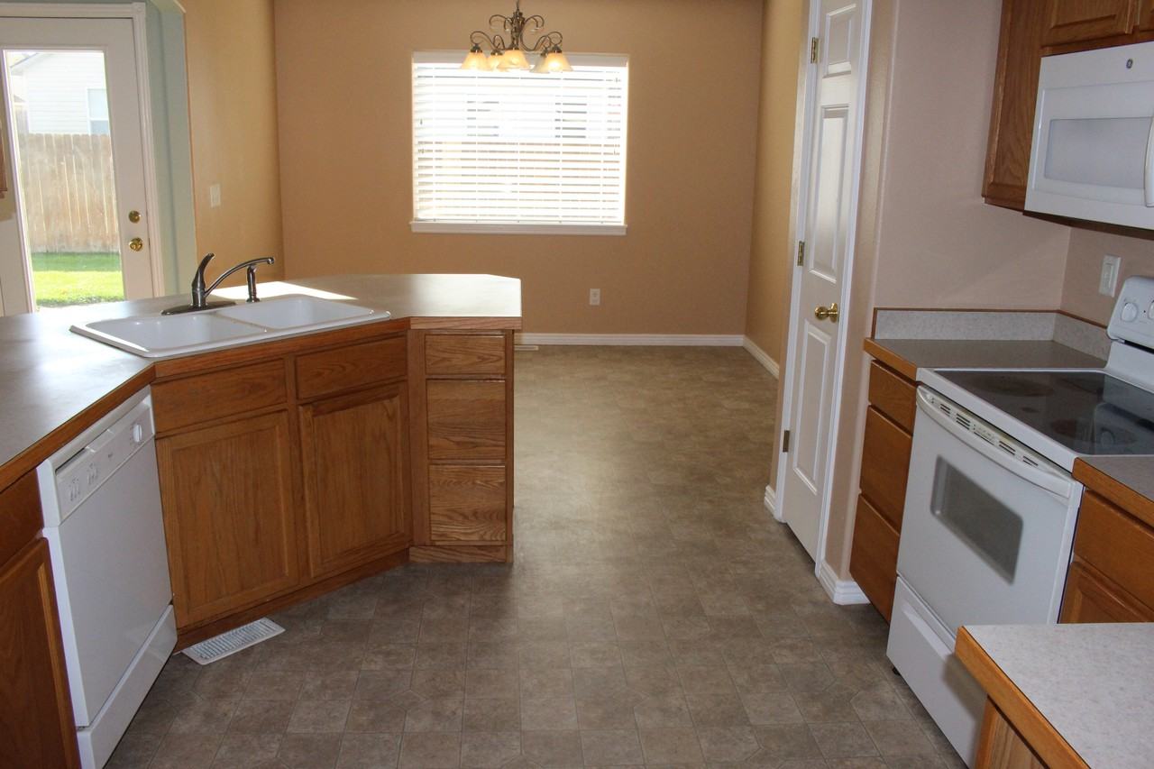 2914 Denise Ave - Photo 3 of 9