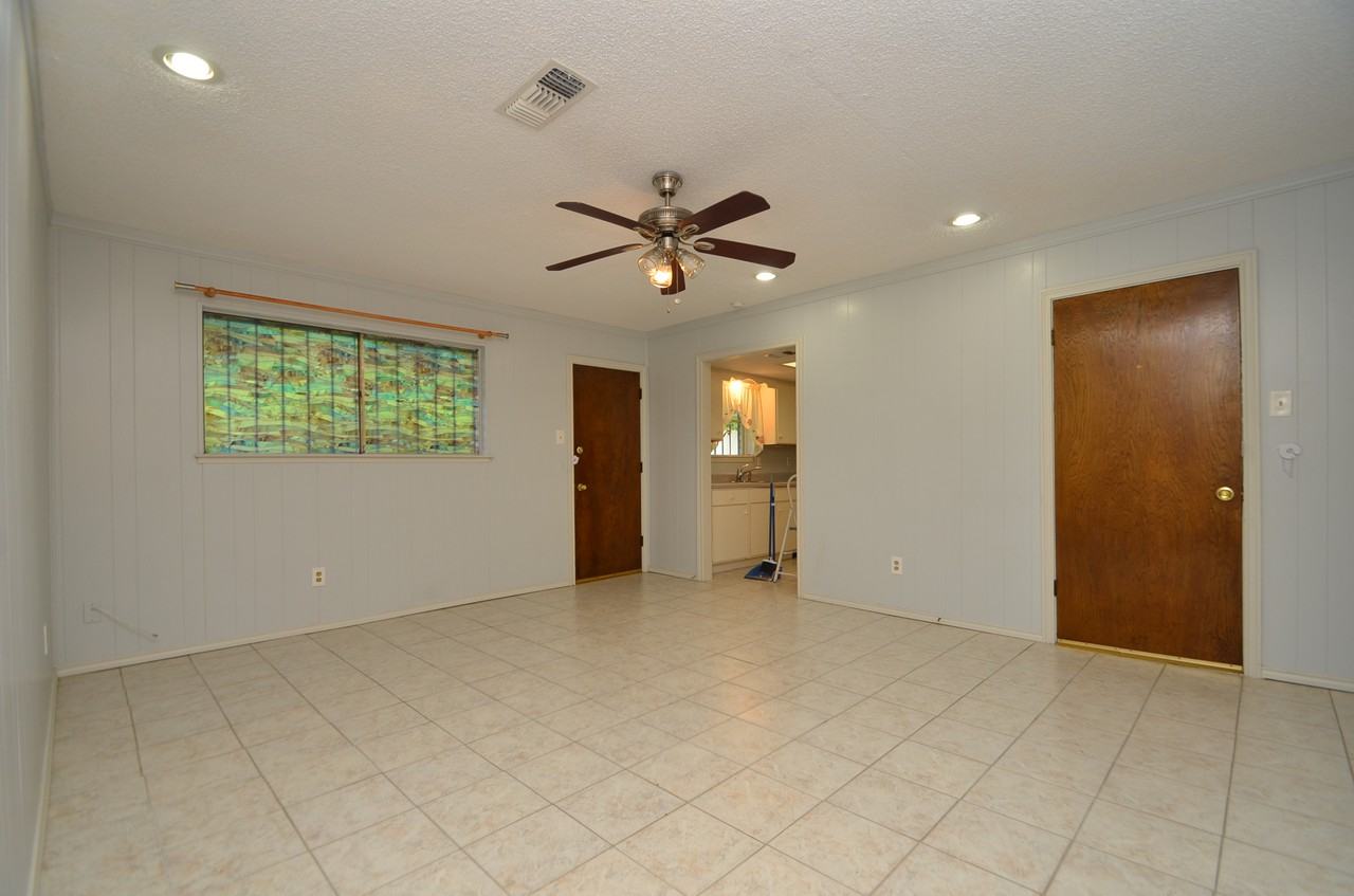 7230 Oak Village Dr - Photo 2 of 18