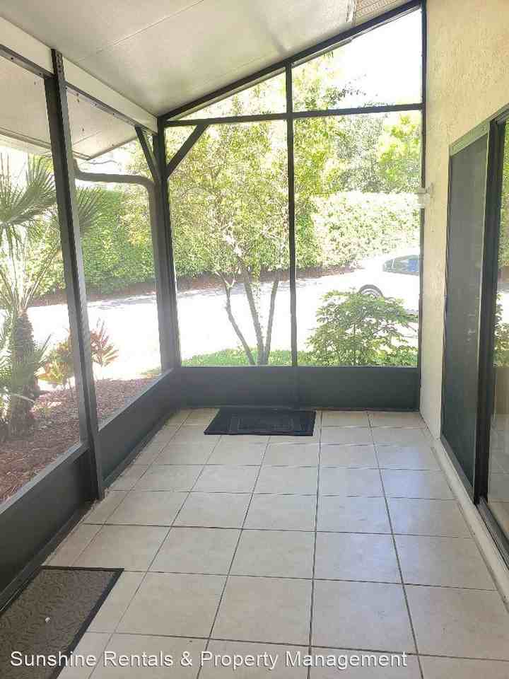 5111 Sw Courtyards Ct. #44 - Photo 2 of 21