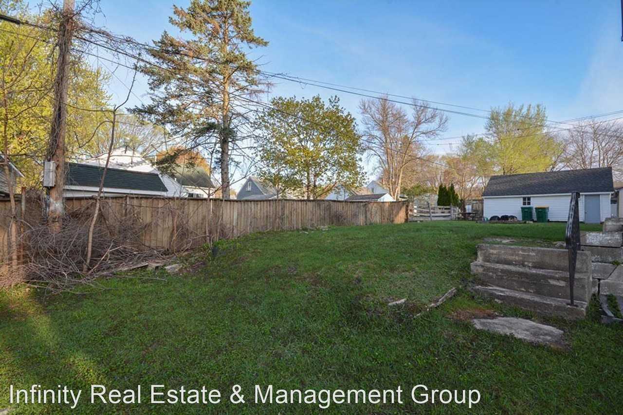 1111 5th Ave NW - Photo 2 of 11