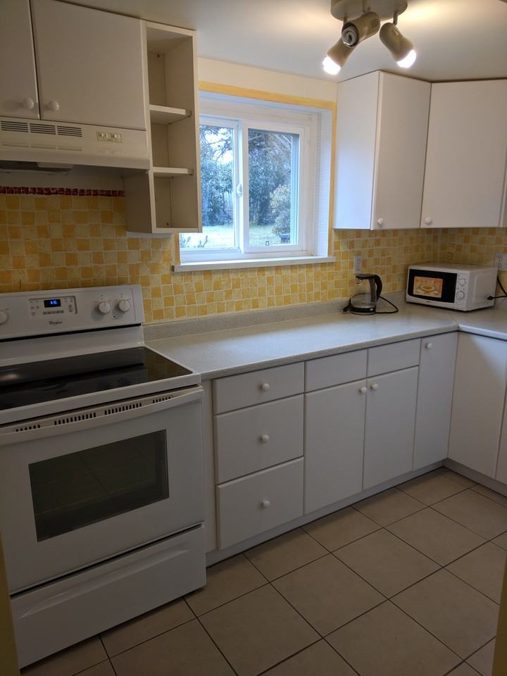 2570 King Edward Ave W - Photo 2 of 7