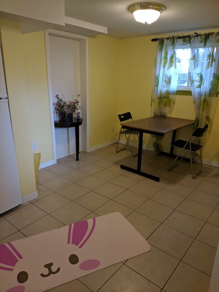 2570 King Edward Ave W - Photo 3 of 7