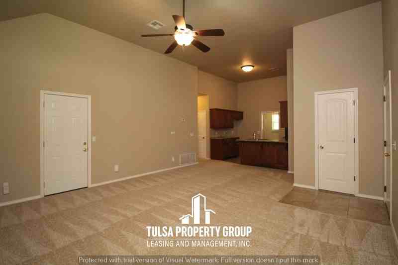 1332 E Lincoln Ave - Photo 2 of 17
