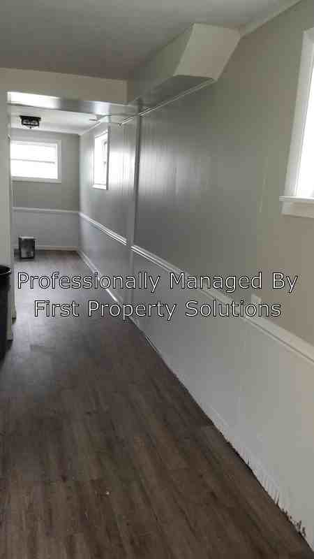 132 132 South Hill St. - Photo 3 of 5