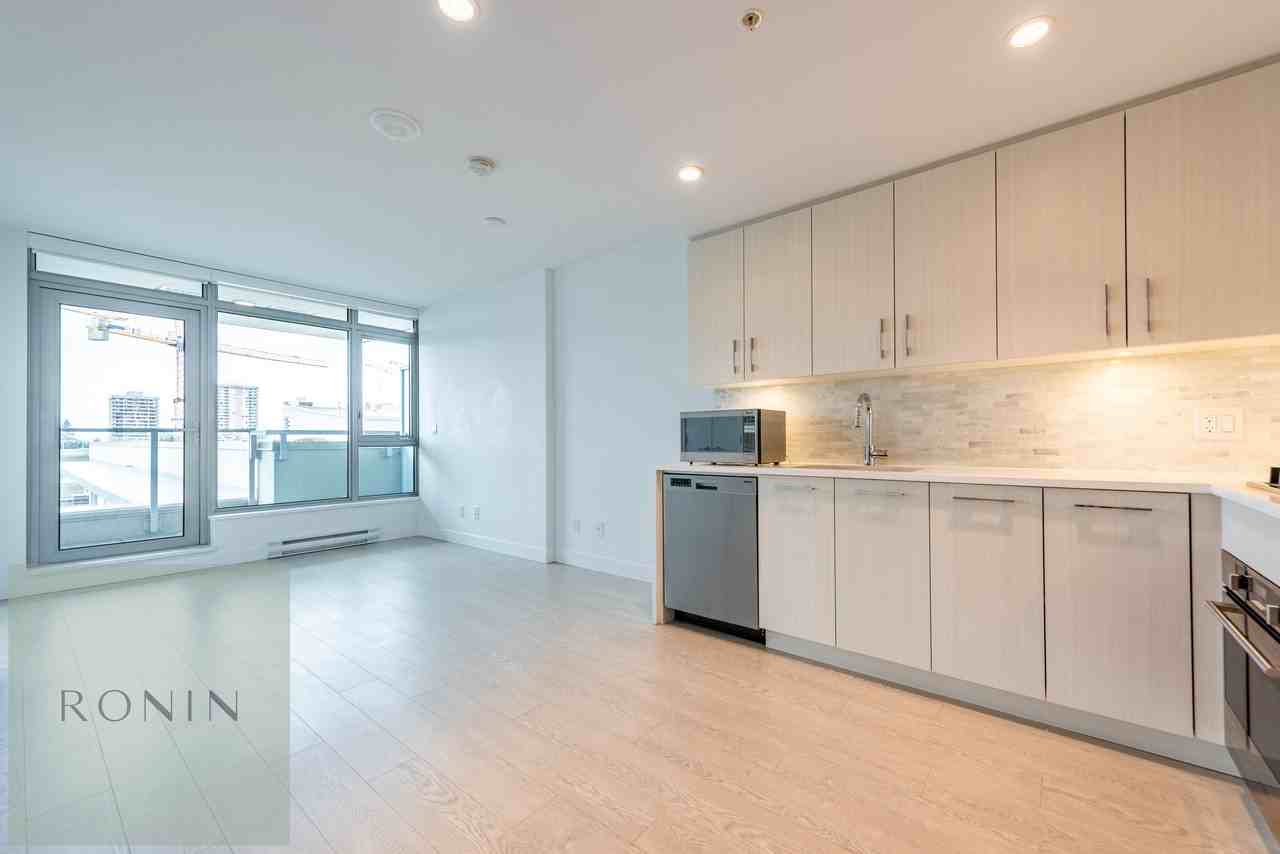 518 Whiting Way #303