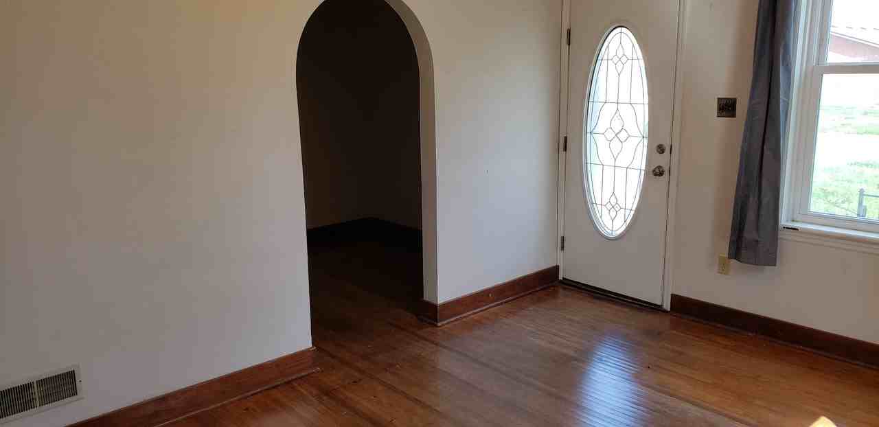 221 N West St - Photo 3 of 11