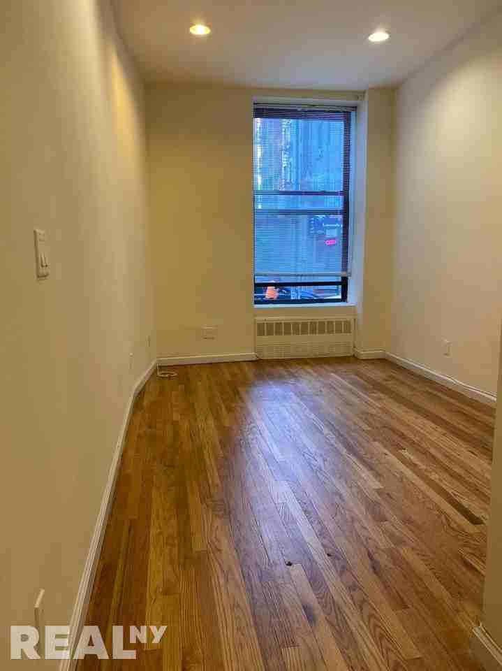 E 69th St #1AC
