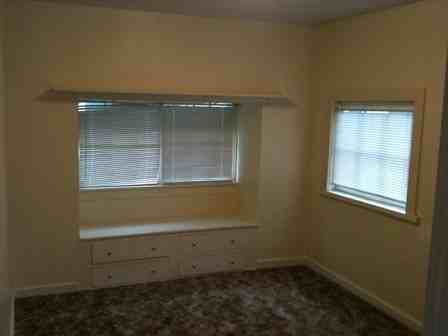 460 E 9th St - Photo 3 of 6