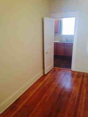 1612 Monteiro St - Photo 3 of 6