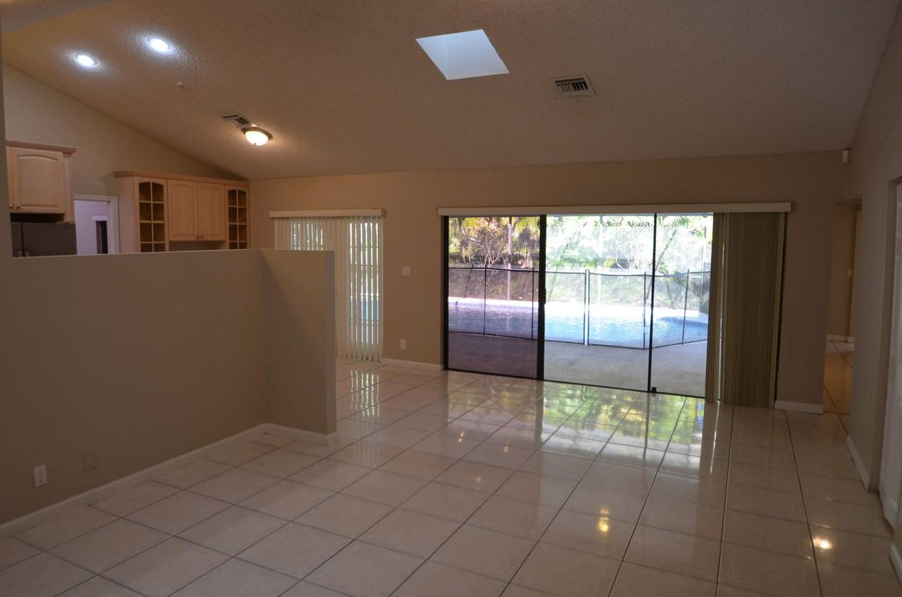 501 Nw 107th Ter - Photo 3 of 28