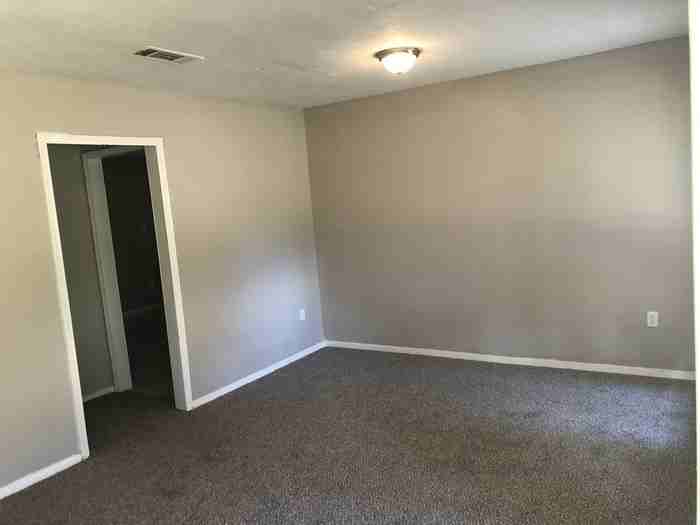 125 James Garfield Circle - Photo 2 of 7