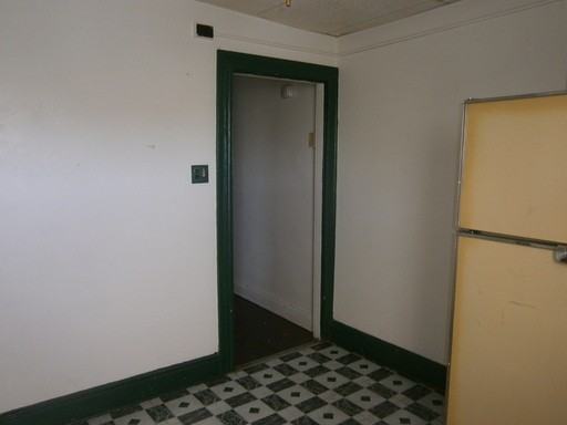 806 W Poplar Terrace - Photo 3 of 9