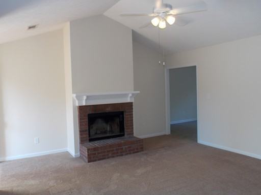 454 Hampton Green Dr - Photo 2 of 6