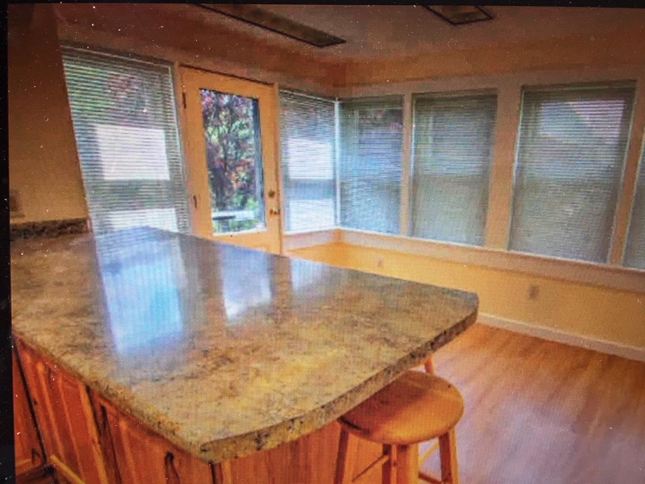 1185 W Woodstock Rd #1 - Photo 3 of 10