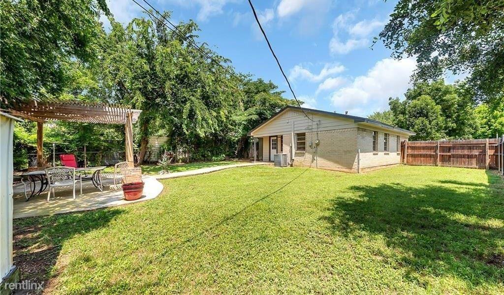 712 Ridgecrest Dr - Photo 3 of 13