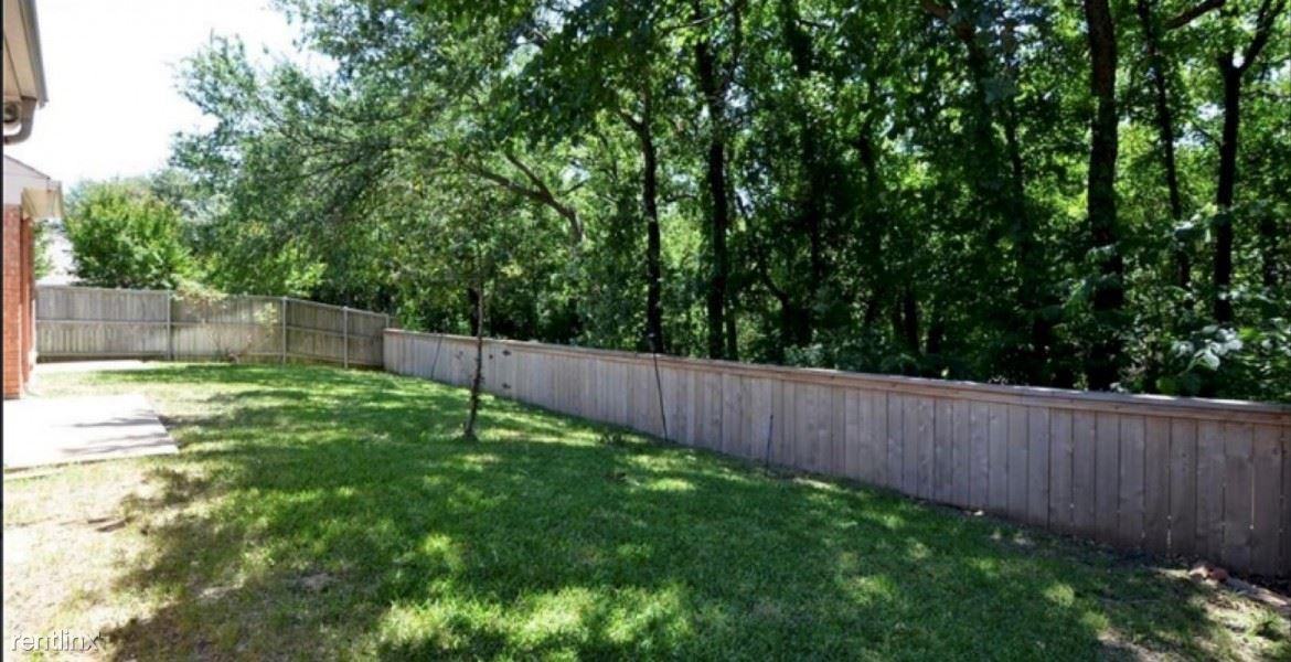 1813 Newton Dr - Photo 3 of 32