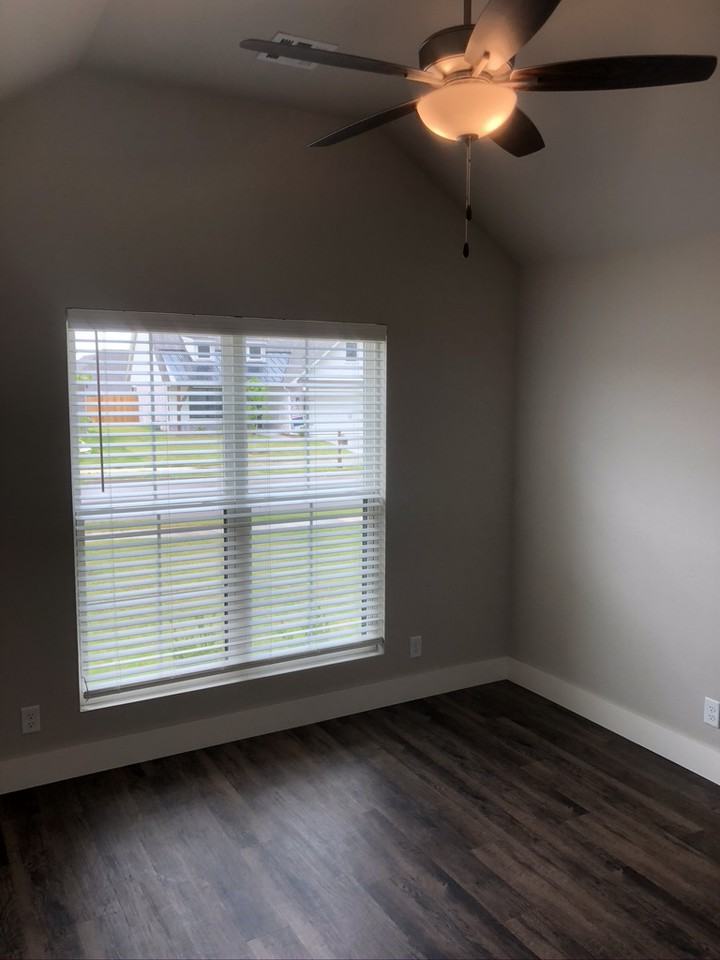 13315 S 19th Ct - Photo 5 of 21