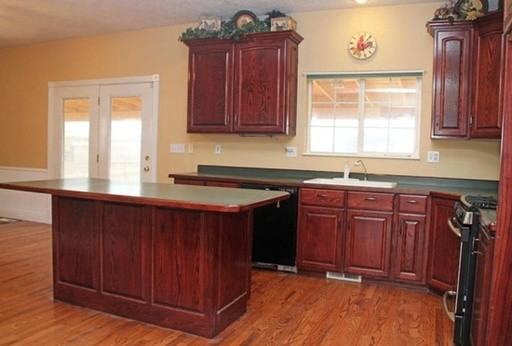 1425 Agate Ct - Photo 2 of 14