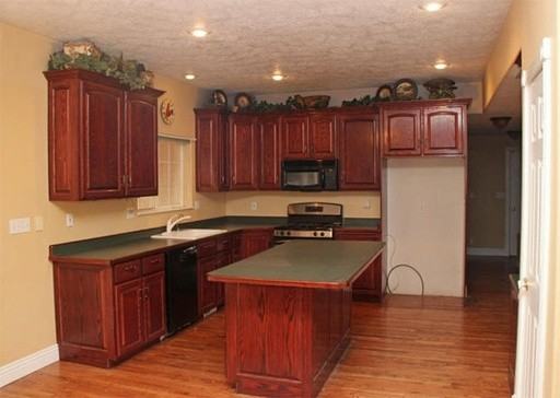 1425 Agate Ct - Photo 3 of 14