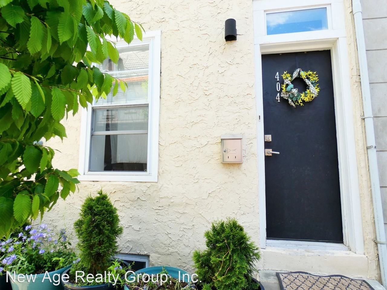 404 N Sloan Street - Photo 3 of 25