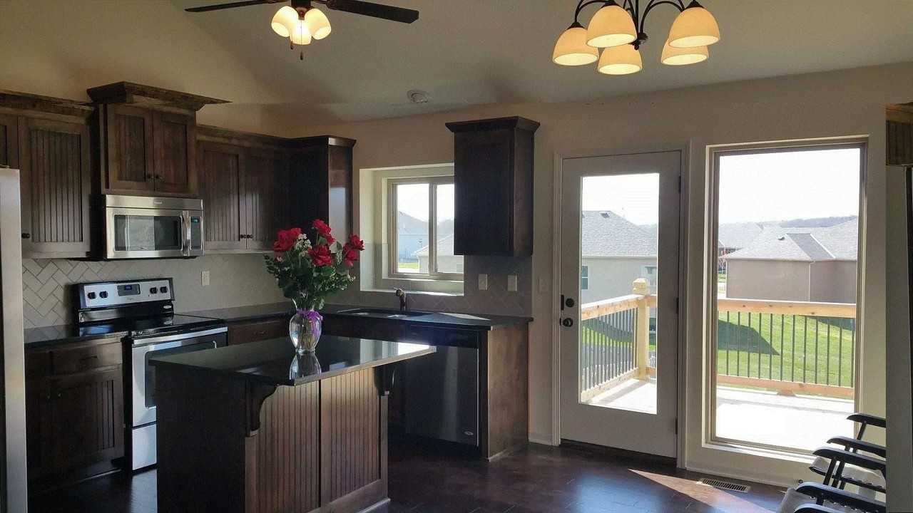 3209 Ne 79th Ter - Photo 3 of 19